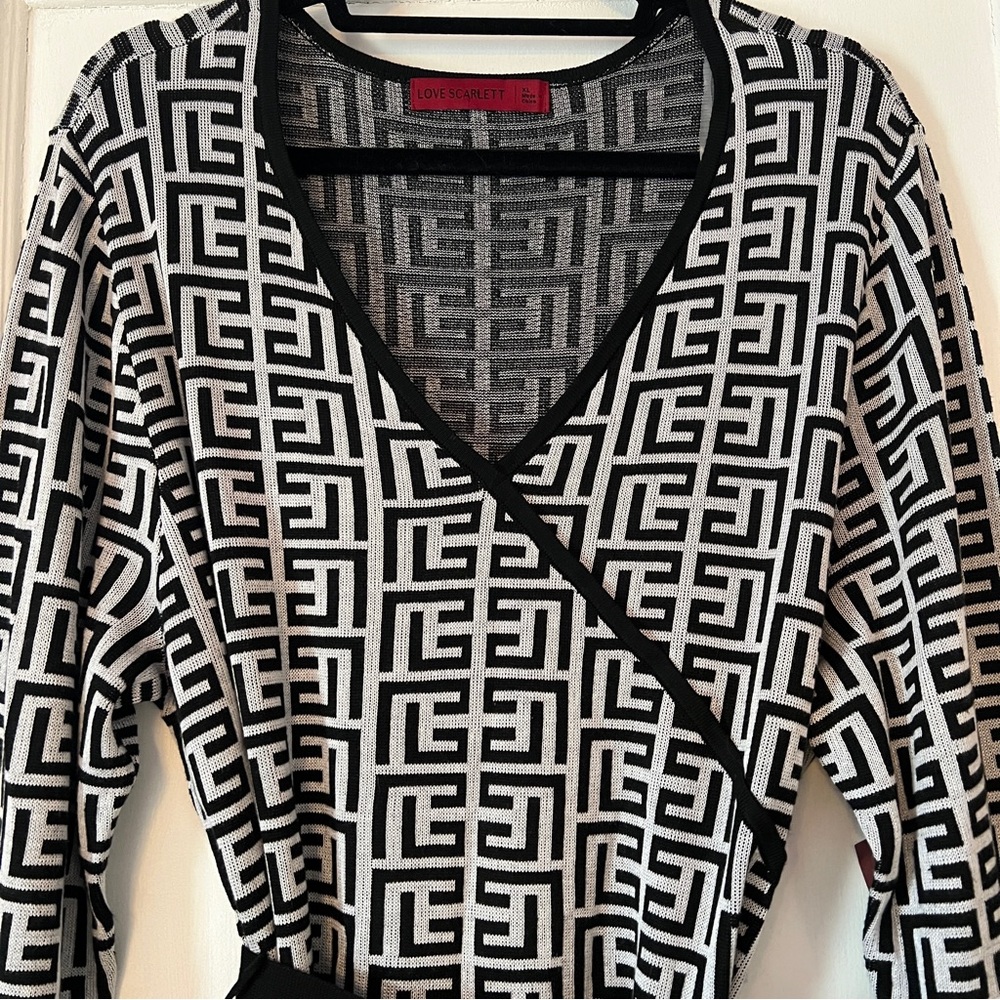 Love Scarlett Geometric Faux Wrap
Dress XL NWT - Picture 3 of 10